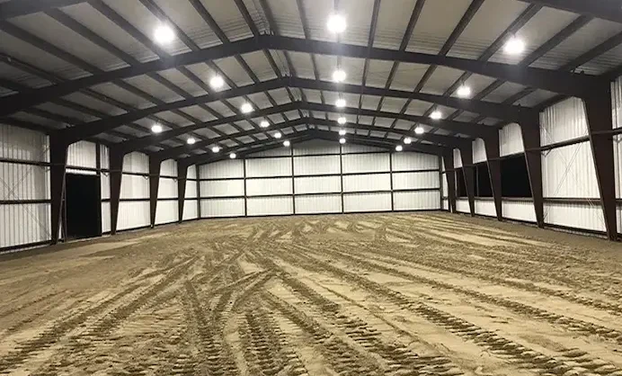 Manège Équestre en acier 85' x 180' x 16' complètement recouvert