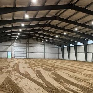 L’Essentiel d’un Manège Intérieur au Québec : Allier Passion Équestre et Ingénierie Durable