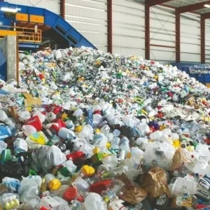 Un leader en construction de bâtiments de recyclage au Québec.