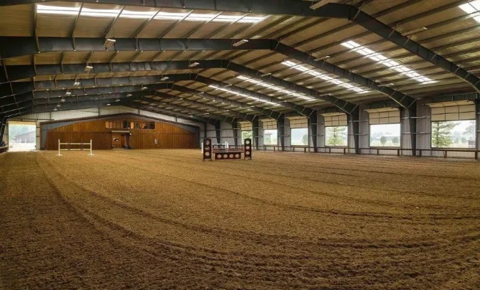 Manège Équestre en acier 90'x 200' 18' complètement recouvert