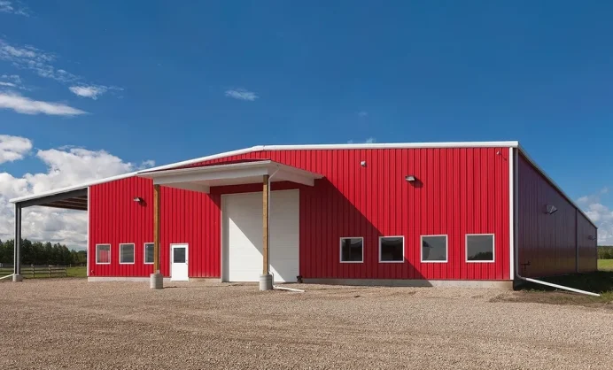 Manège Équestre en acier 70'x 120' x 14' complètement recouvert